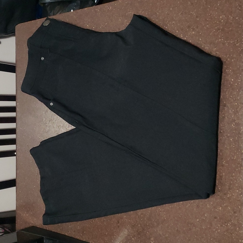 Tribal Women's Flatten It Strwtch/Pull-On Pants.  Size 6P.  Black.